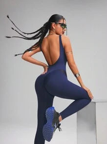 Macacão Sport Innovista: design moderno e confortável, controle de barriga, elevação do bumbum e conforto ideal para yoga, academia e exercícios. Perfeito para o verão, radiante e corte vazado. Estilo e desempenho em azul vibrante!